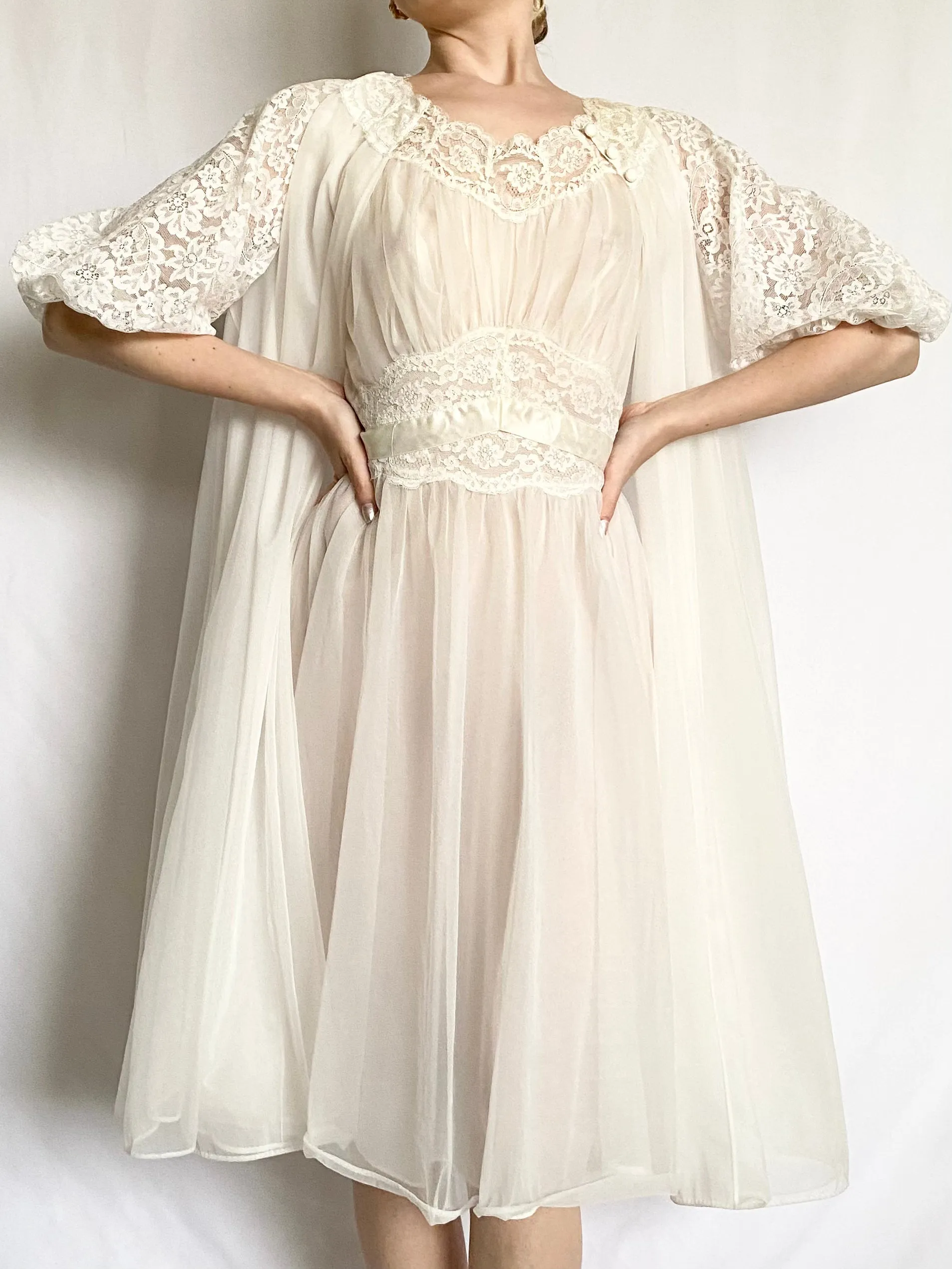 White Lace Trim 50s Peignoir and Nightgown Set (S-M)