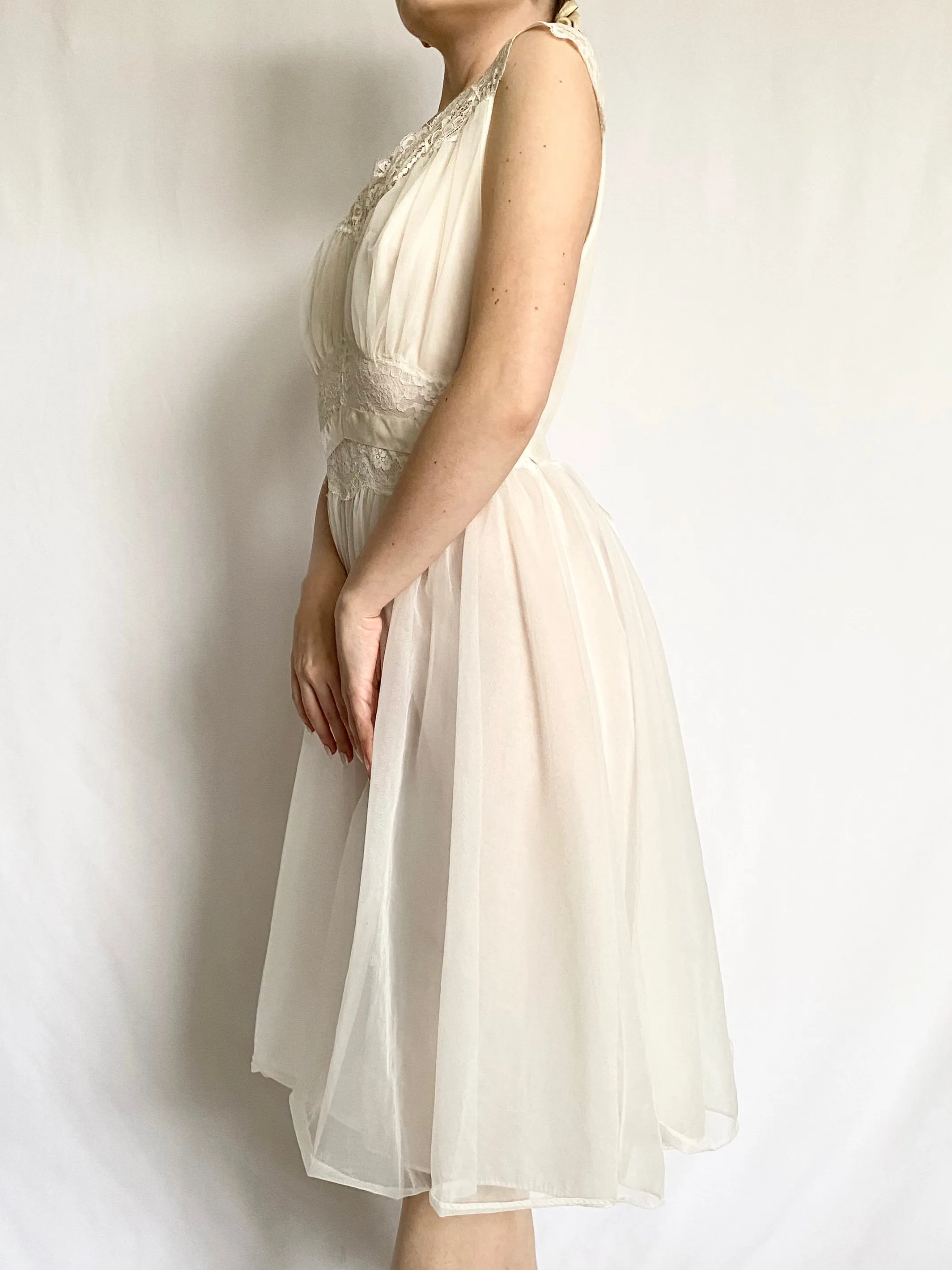 White Lace Trim 50s Peignoir and Nightgown Set (S-M)