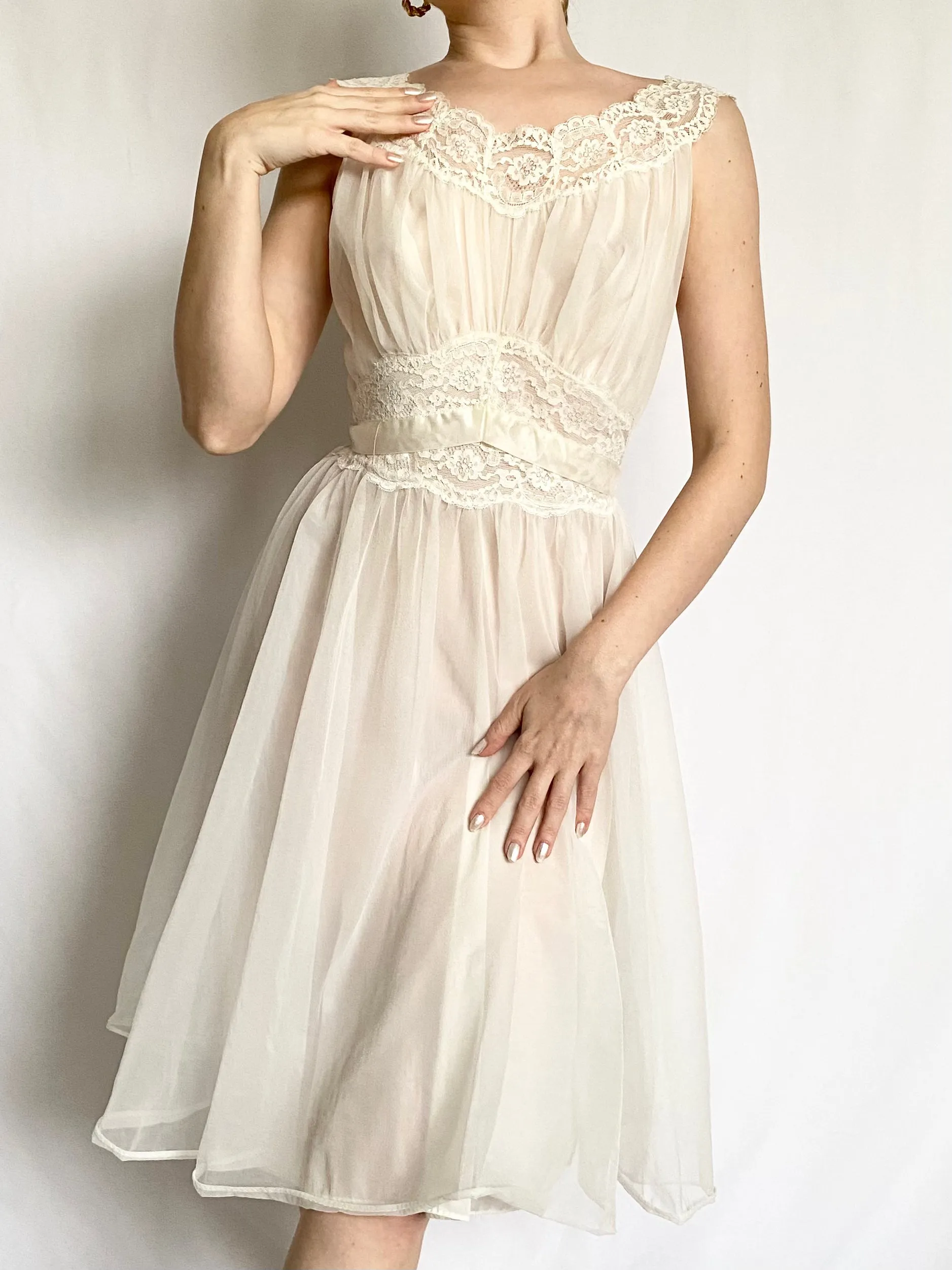 White Lace Trim 50s Peignoir and Nightgown Set (S-M)
